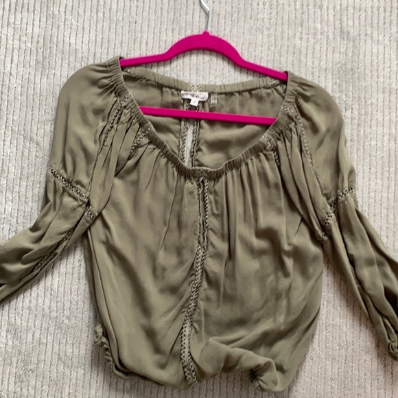 Off the shoulder top - Picture 1 of 3